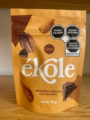 EKOLE - Almendras cubiertas con chocolate 50g